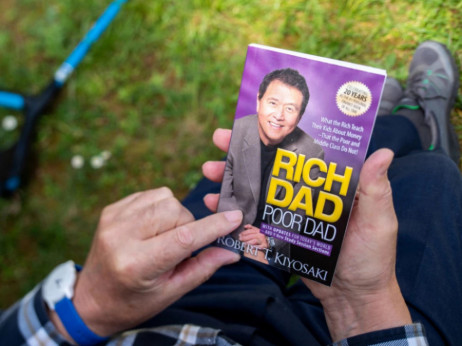 Kiyosaki: Bitcoin bi mogao pasti na 10.000 dolara, ali i tad ću ga kupovati