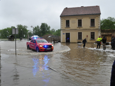 Ekstremno visoki vodostaji, popustio nasip kod Siska