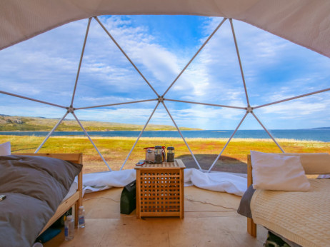 Zašto je glamping luksuz skuplji od klasičnih koncepata?