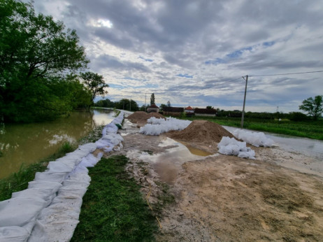 Drava se izlila, ali stambeni objekti nisu ugroženi