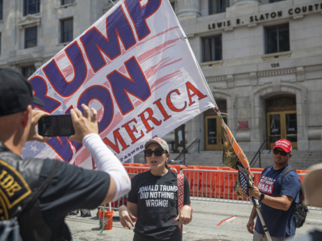 Trump zahvaljujući fotografiji iz zatvora prikupio milijune