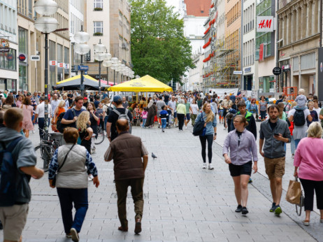 Njemačke tvorničke narudžbe u srpnju snažno pale, gospodarstvo i dalje stagnira