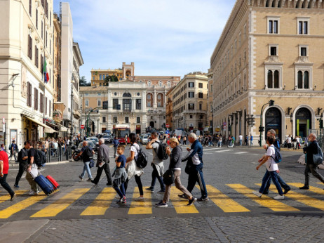 Inflacija u eurozoni u studenom pala na 2,4 posto, u Slovačkoj i Hrvatskoj najviša