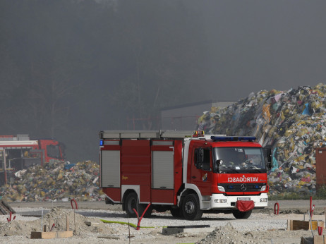 Veliki požar u Zaprešiću pod kontrolom, kvaliteta zraka zadovoljavajuća